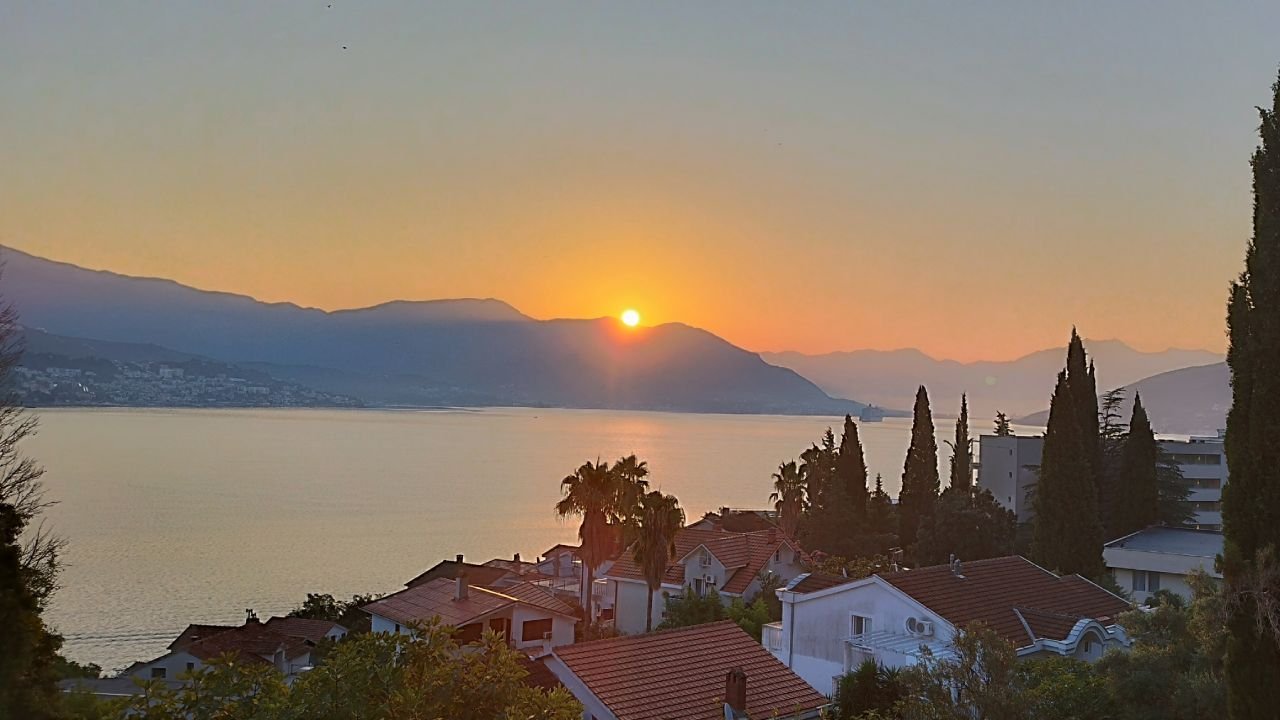 Villa Boka Sunrise in Njivice, Montenegro